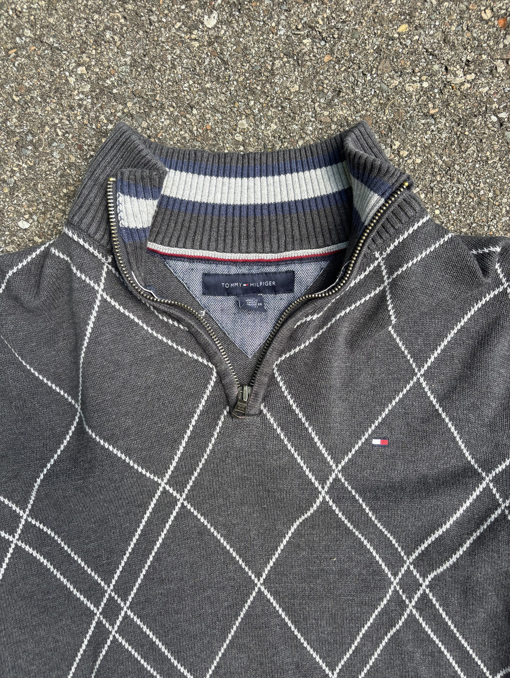 2000s Tommy Hilfiger gray argyle quarter-zip sweater